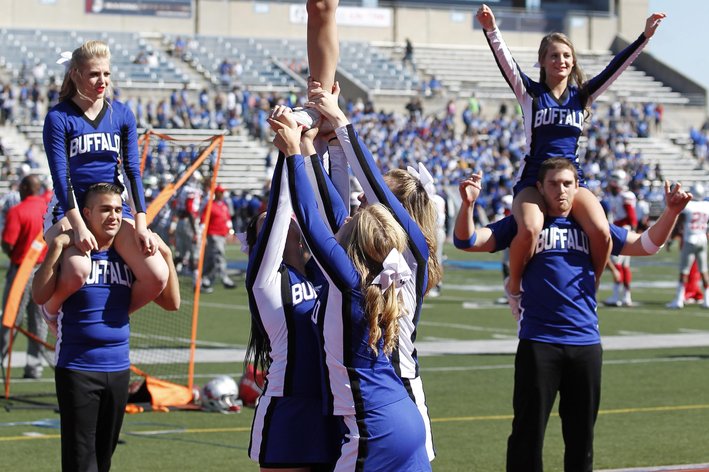 Buffalo Bulls cheerleader