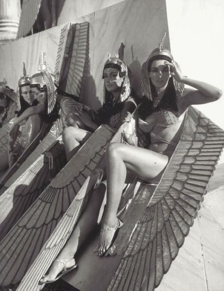 Extras on the set of ‘Cleopatra’, 1963.