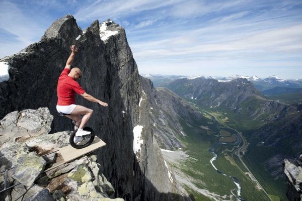 A defying act by Eskil Rønningsbakken in Norway.