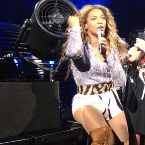 Beyoncé Getting Her Hair Stuck In A Fan