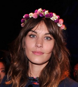 Wavy bob with floral Tiara