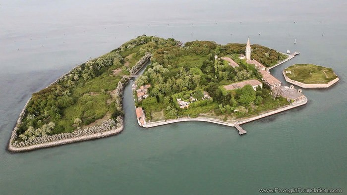 Exploring abandoned Poveglia island